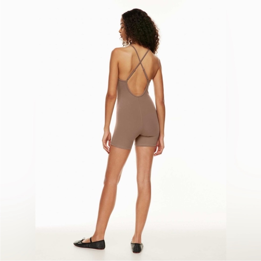 Aritzia Wilfred Free Halter  Cross Back Leila 5"
Romper Deep Taupe Size S NWT